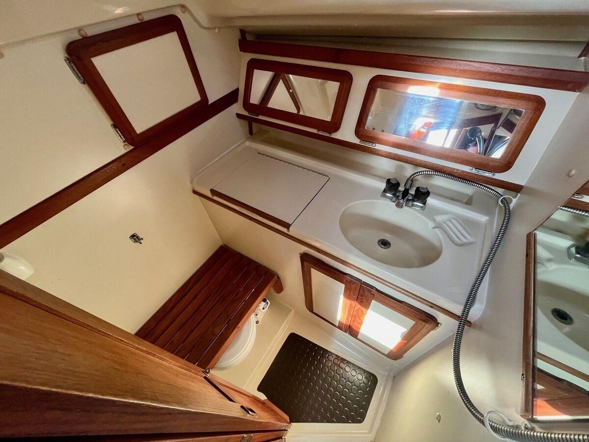 Hunter Marine 30