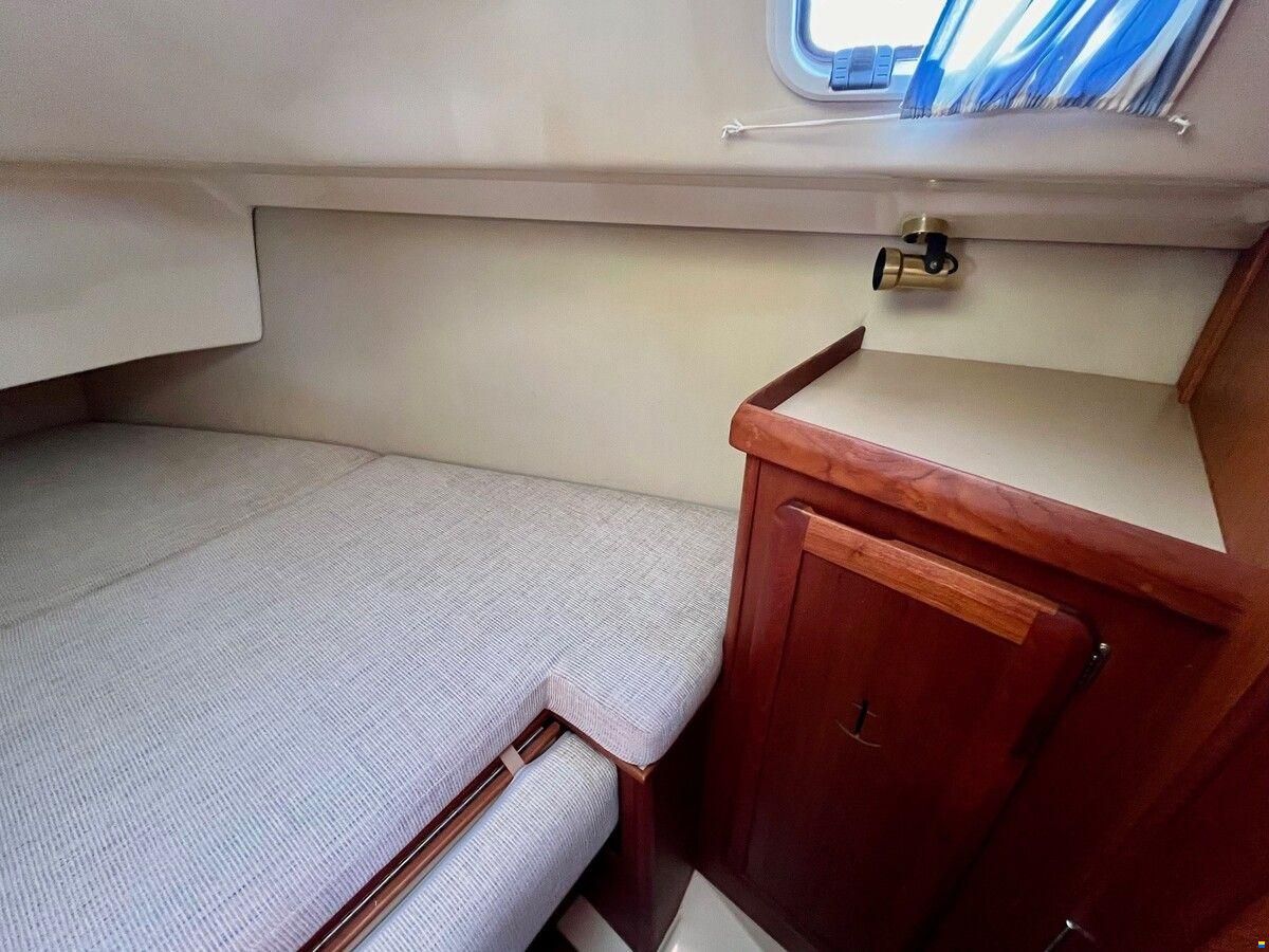 Hunter Marine 30