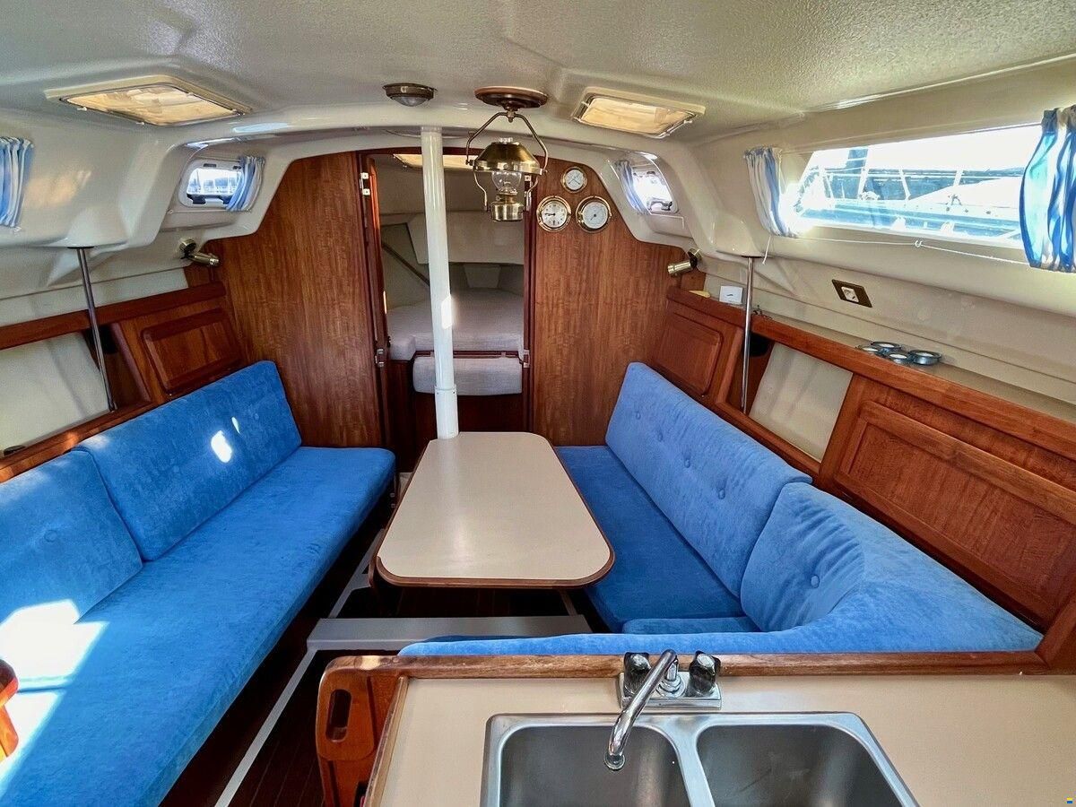 Hunter Marine 30