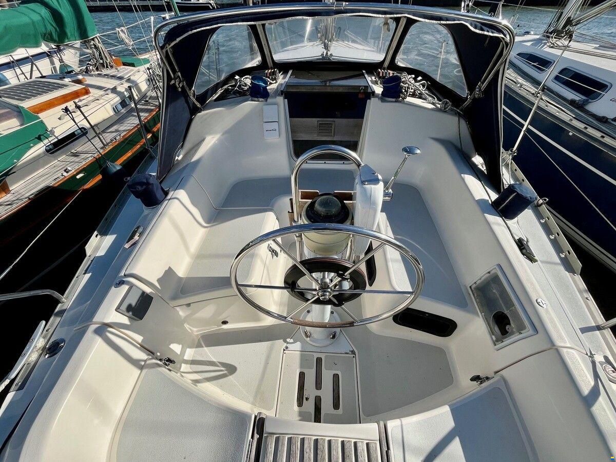 Hunter Marine 30