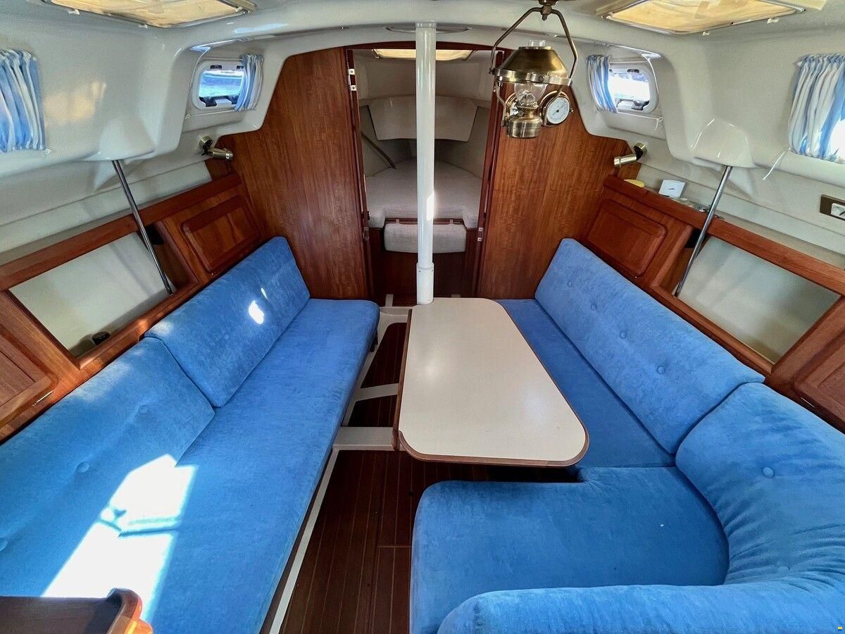 Hunter Marine 30