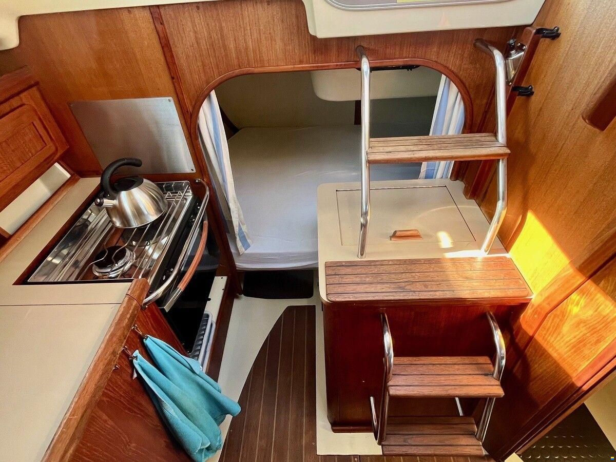 Hunter Marine 30