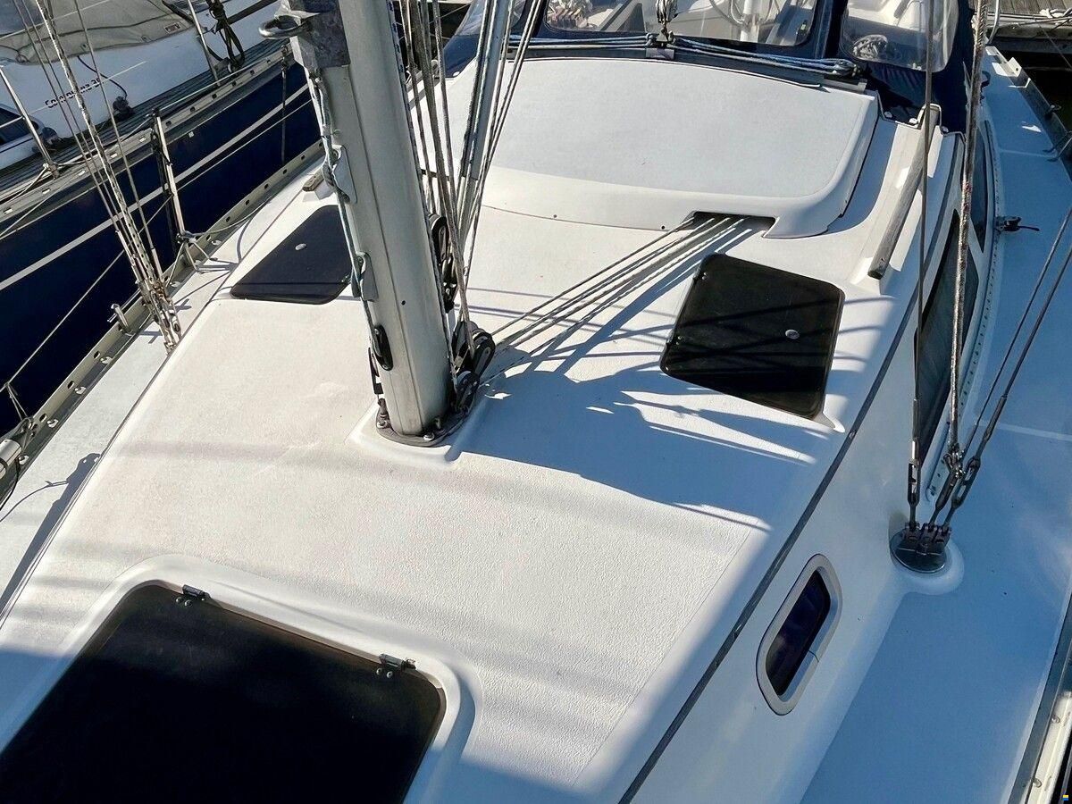 Hunter Marine 30