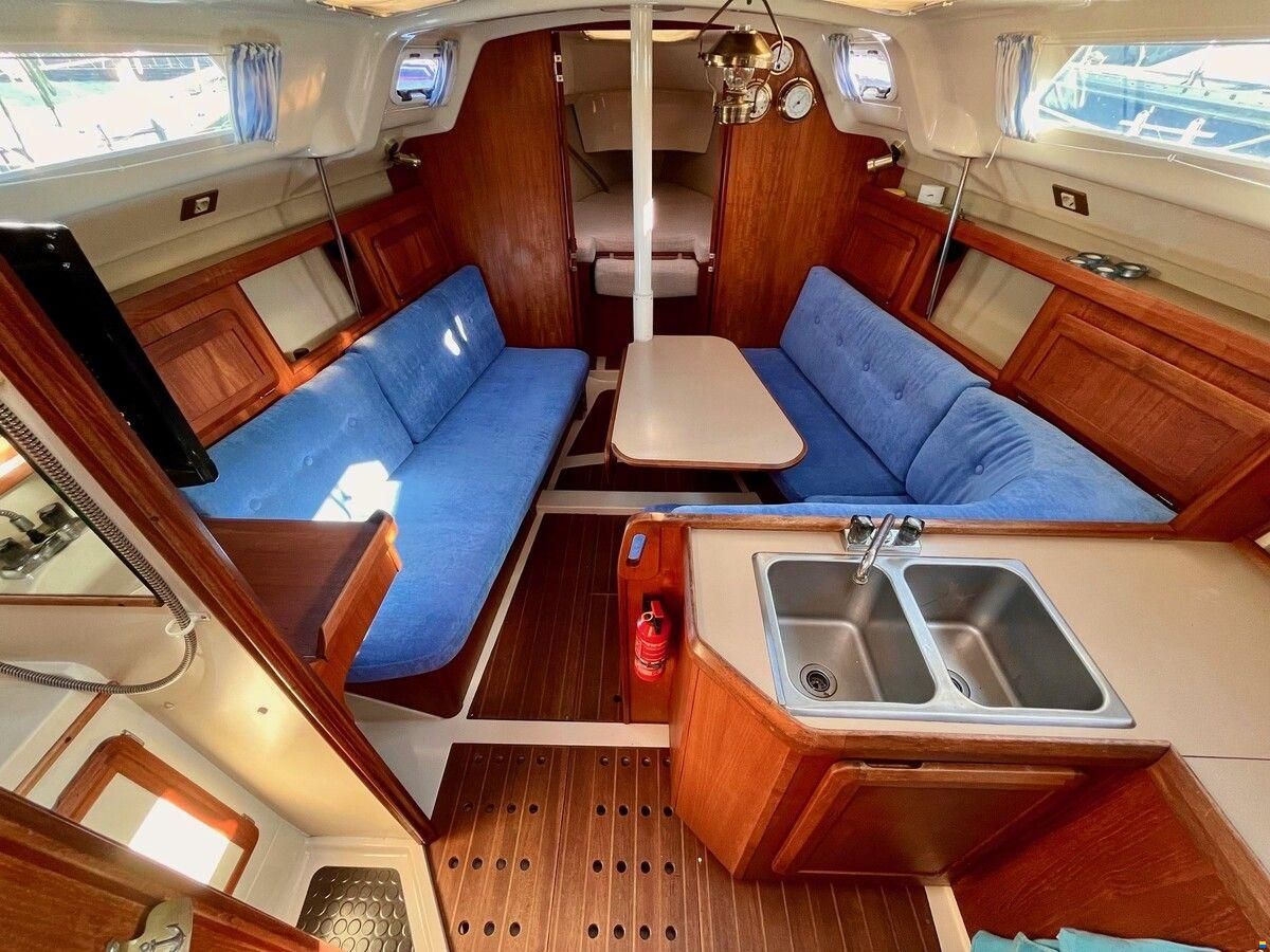 Hunter Marine 30