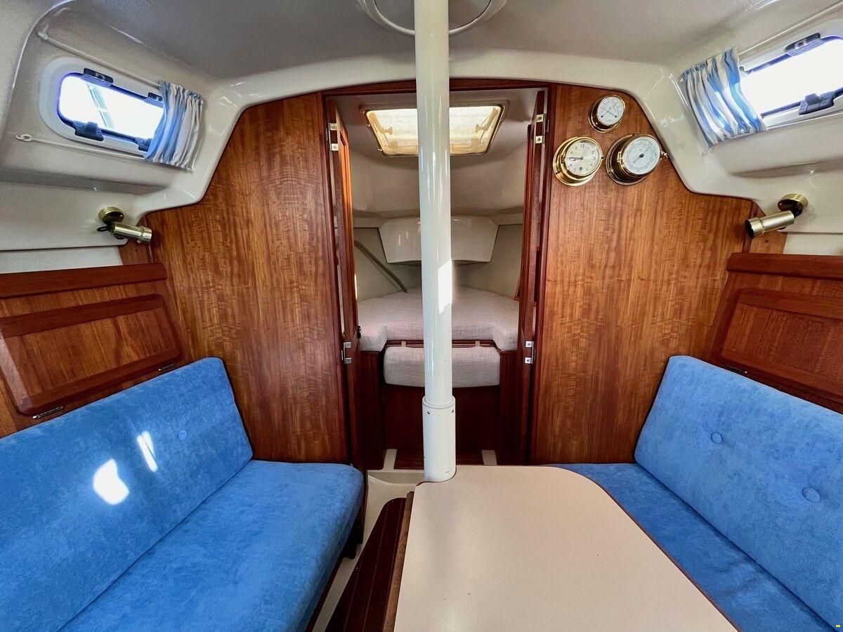 Hunter Marine 30