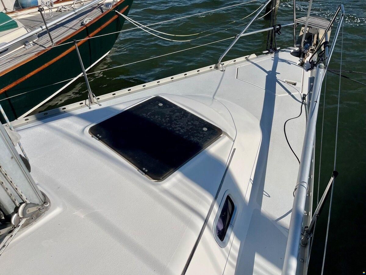 Hunter Marine 30