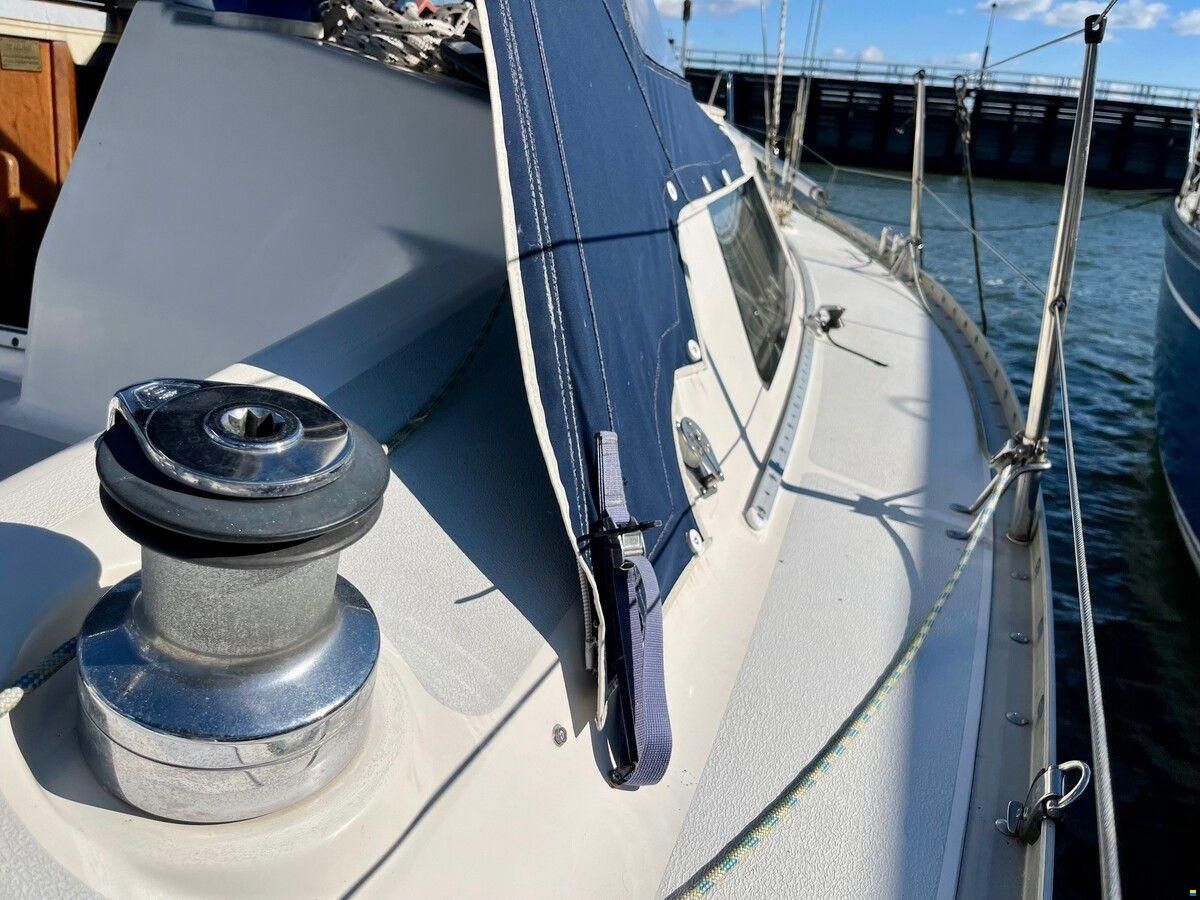Hunter Marine 30