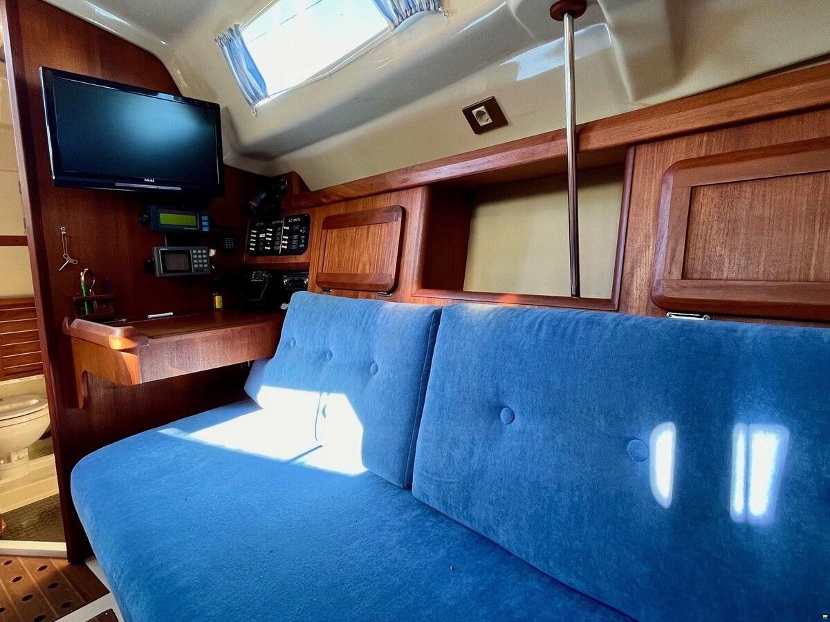 Hunter Marine 30