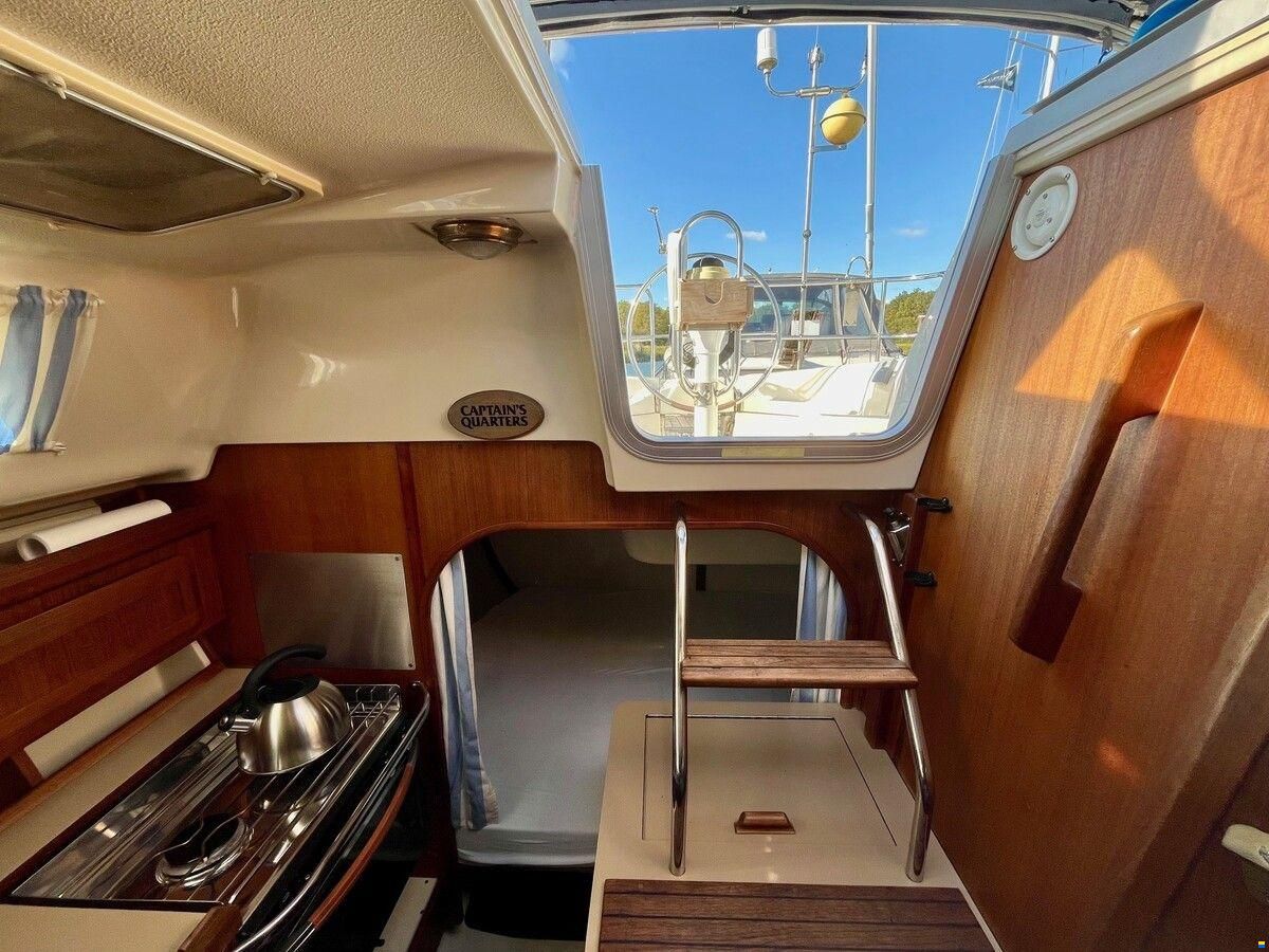 Hunter Marine 30