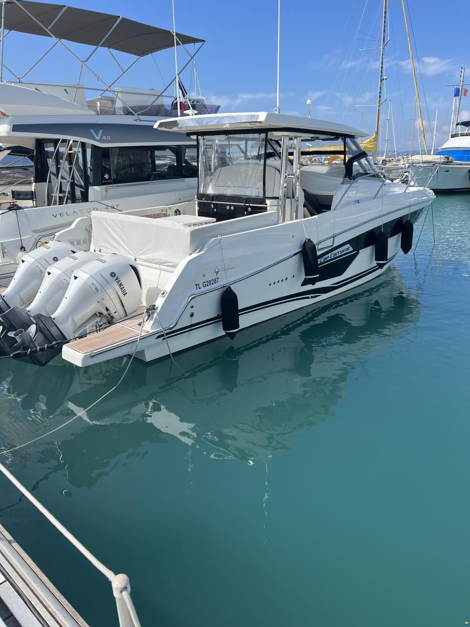 Jeanneau Capcamara 12.5 WA