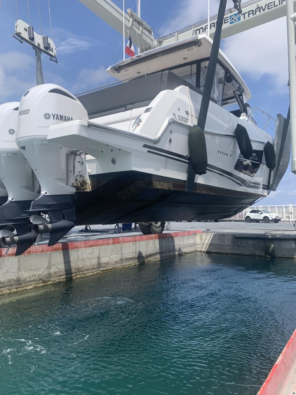 Jeanneau Capcamara 12.5 WA