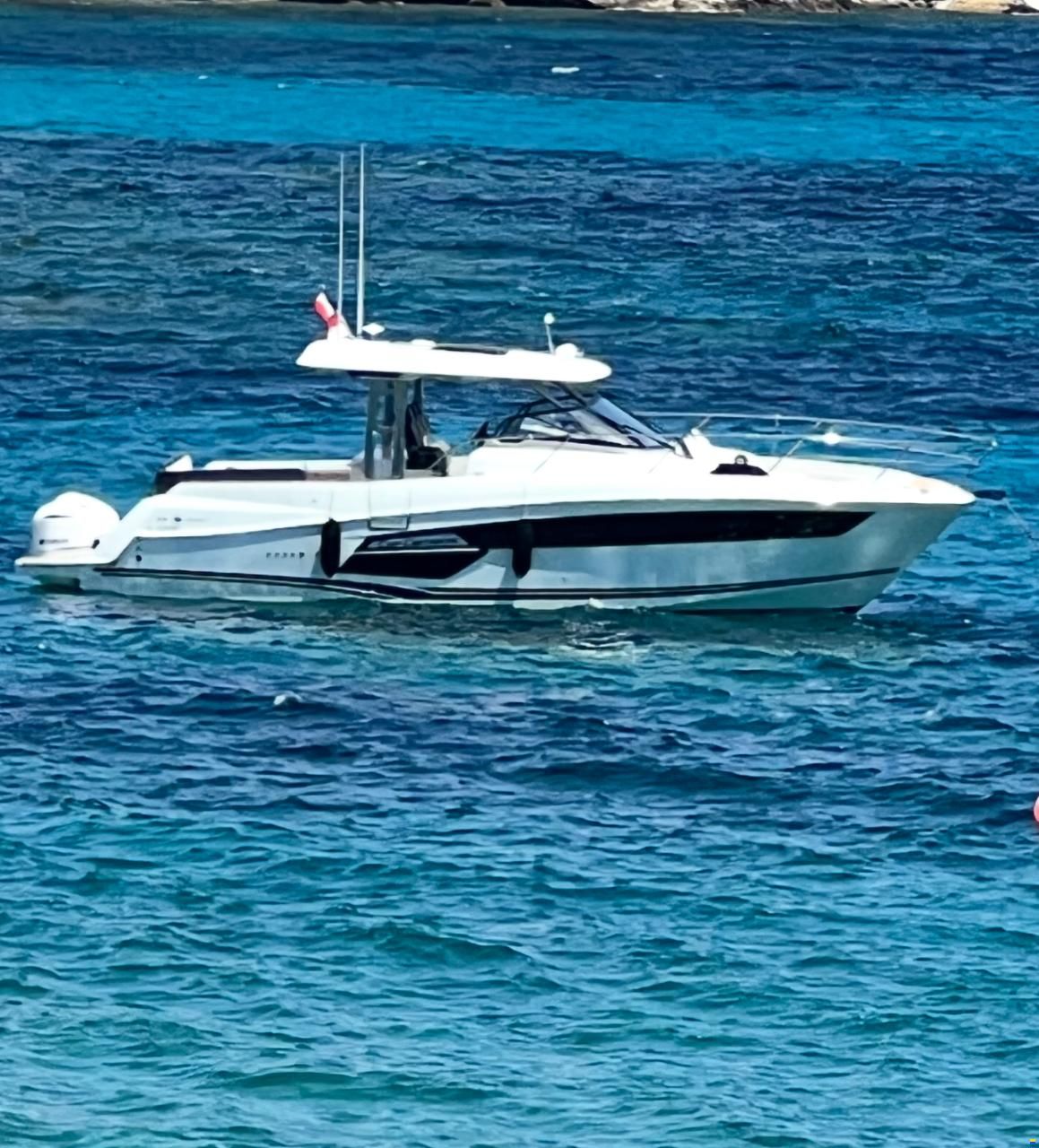 Jeanneau Capcamara 12.5 WA
