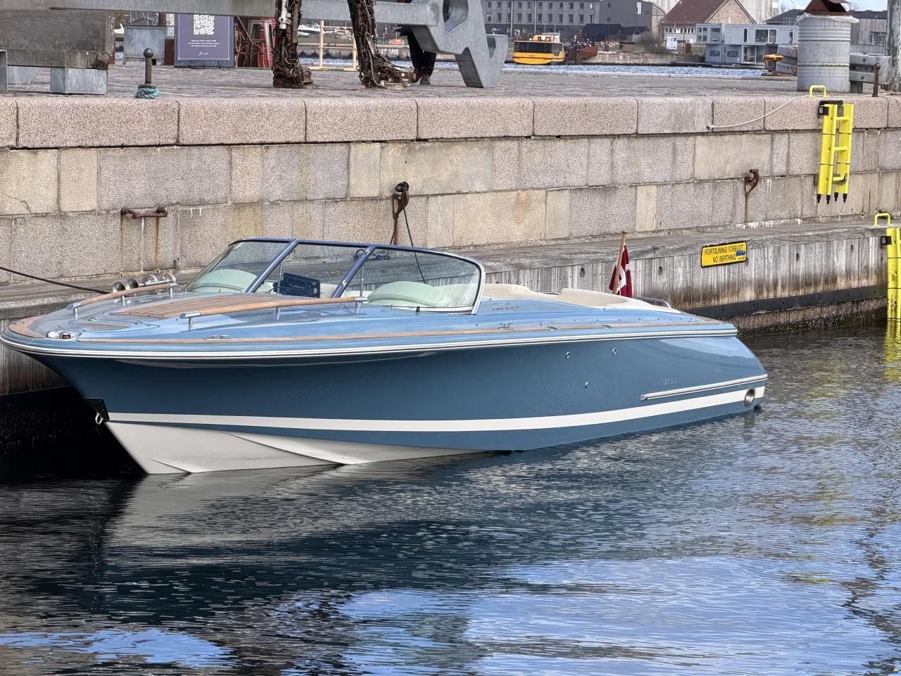 Chris Craft Corsair 25