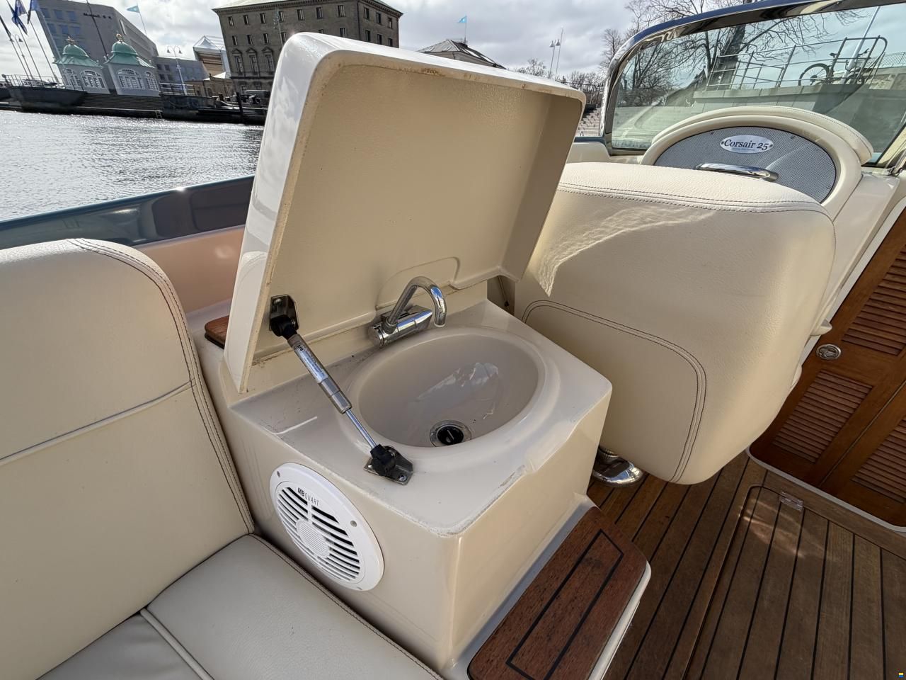 Chris Craft Corsair 25