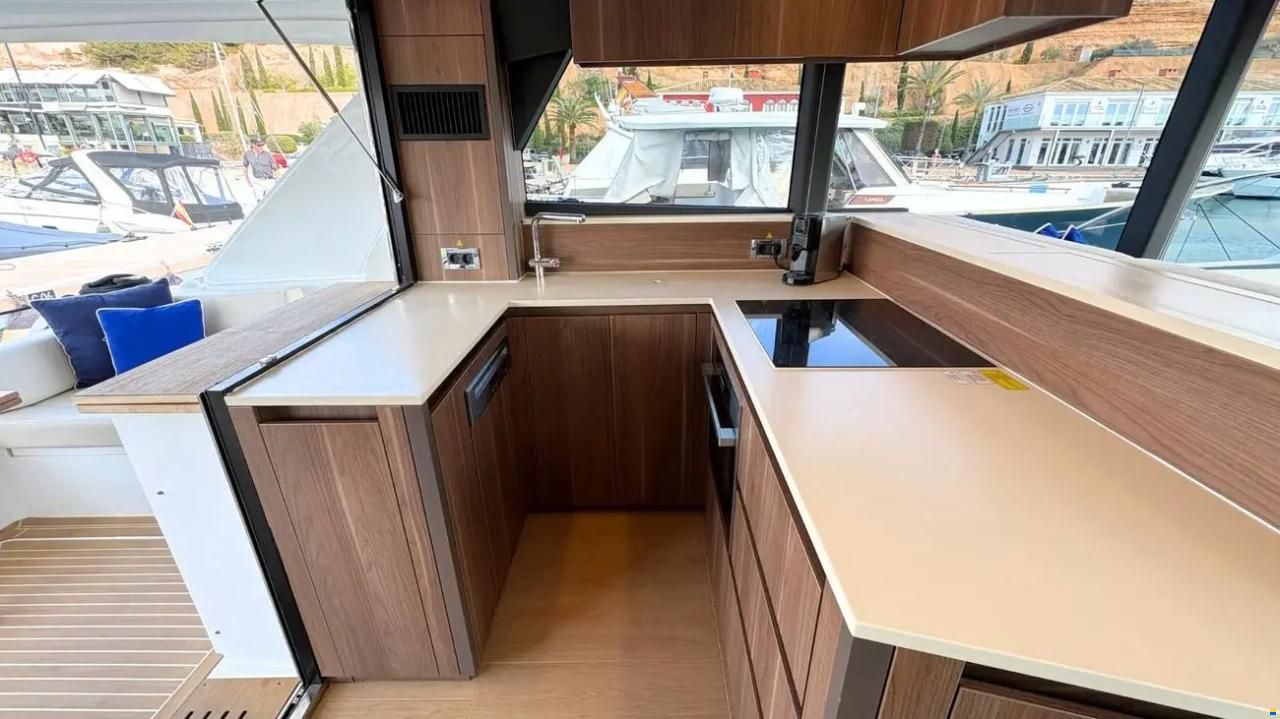 Sealine F530
