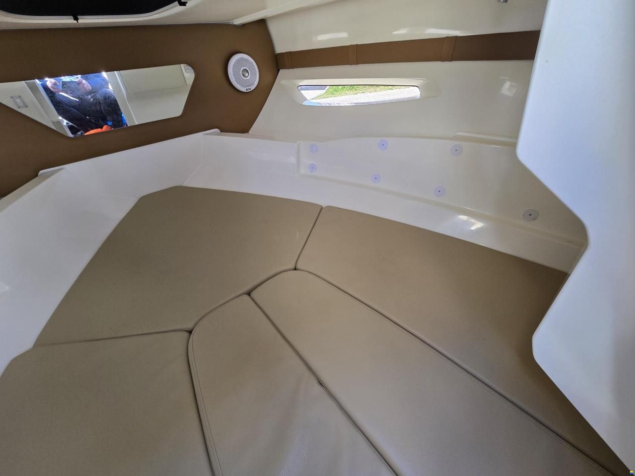 Sea Ray SunSport 230