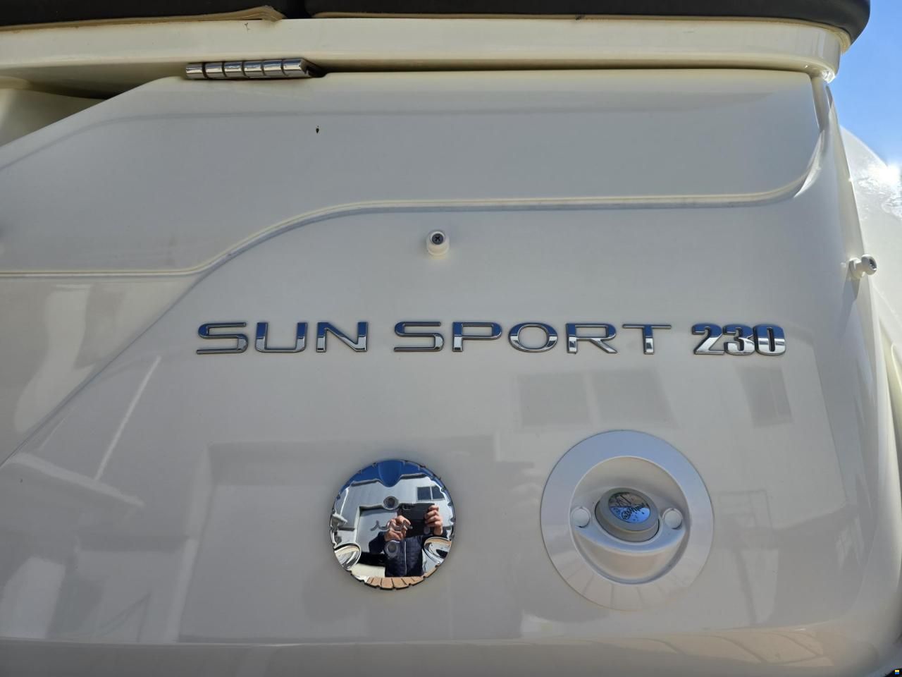 Sea Ray SunSport 230