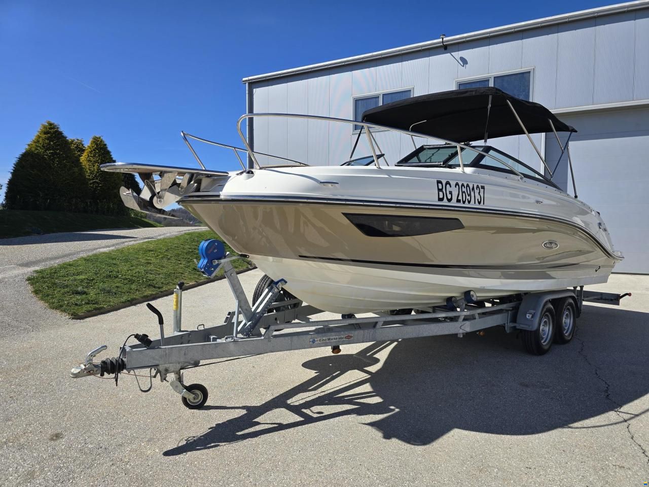 Sea Ray SunSport 230