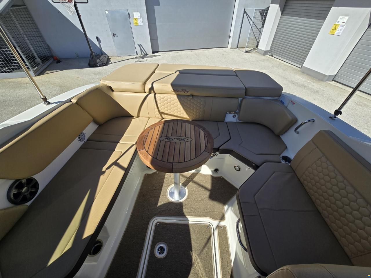 Sea Ray SunSport 230