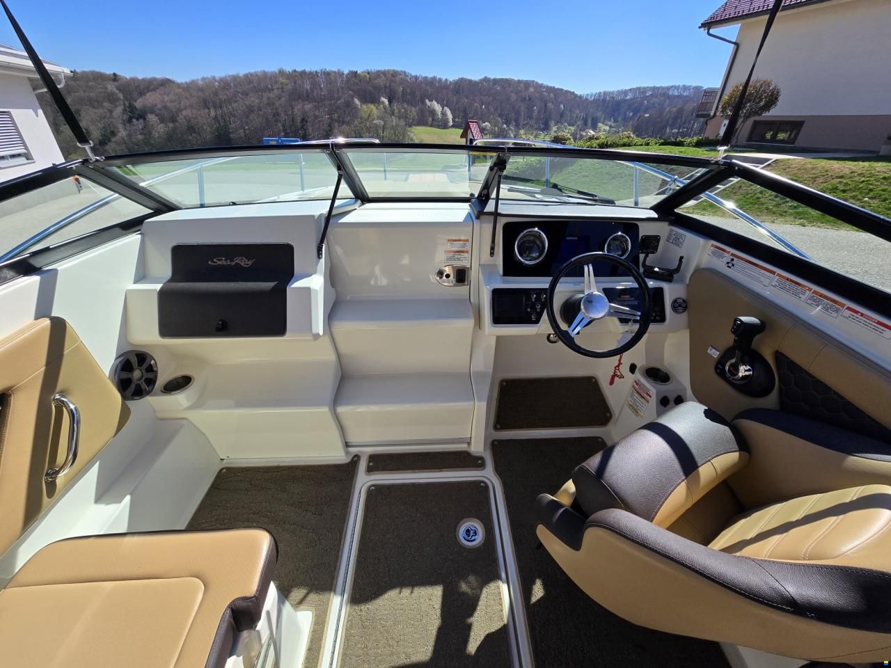 Sea Ray SunSport 230