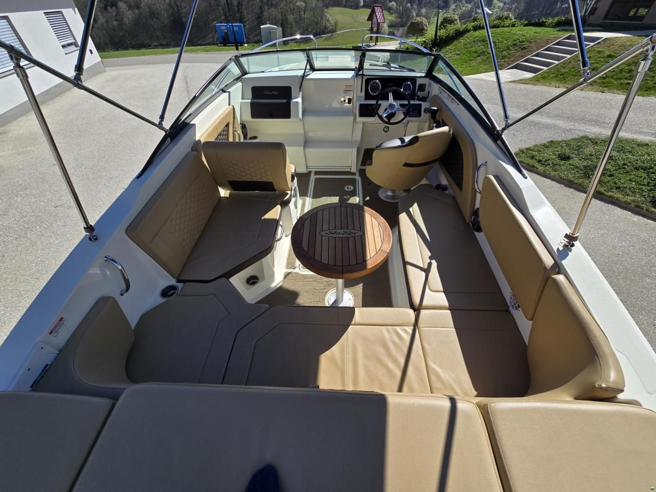 Sea Ray SunSport 230