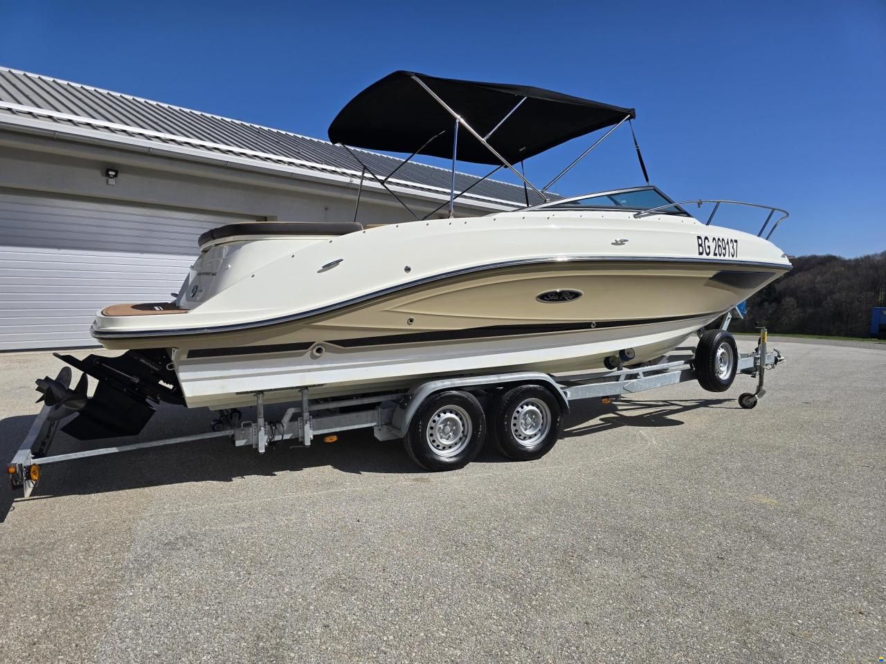 Sea Ray SunSport 230