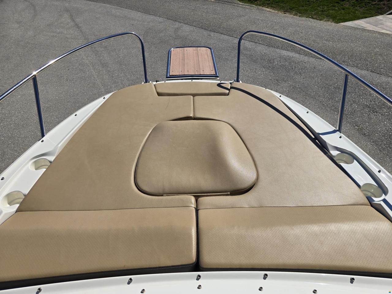 Sea Ray SunSport 230