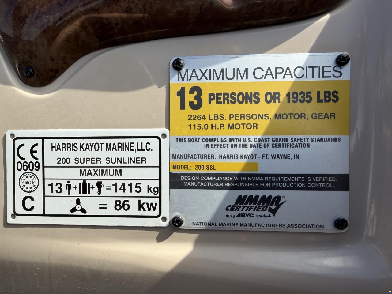 HARRIS KAYOT PONTOON