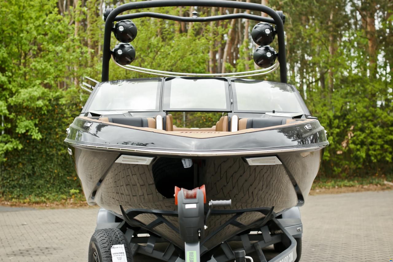 Malibu 23 LSV