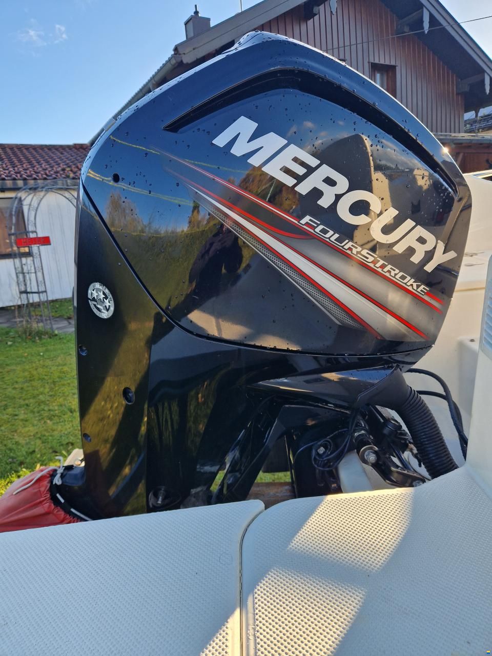 Quicksilver Activ 555 Cabin