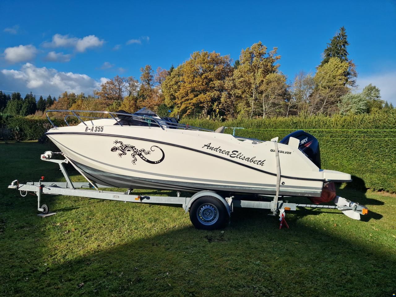Quicksilver Activ 555 Cabin