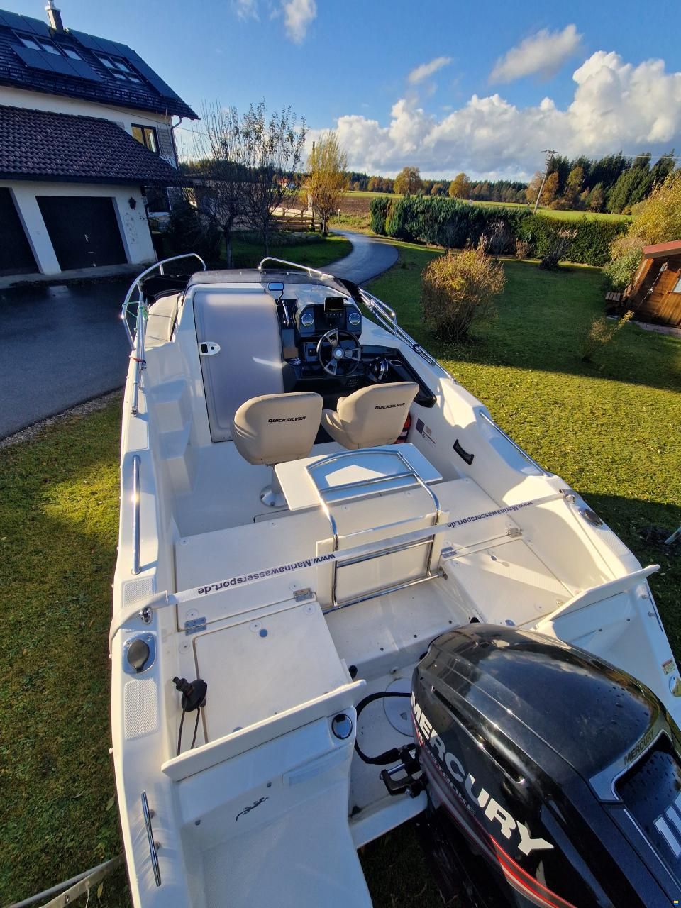 Quicksilver Activ 555 Cabin