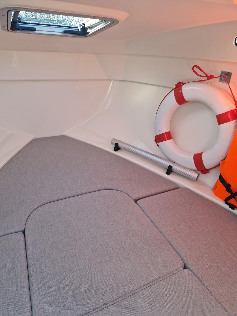 Quicksilver Activ 555 Cabin