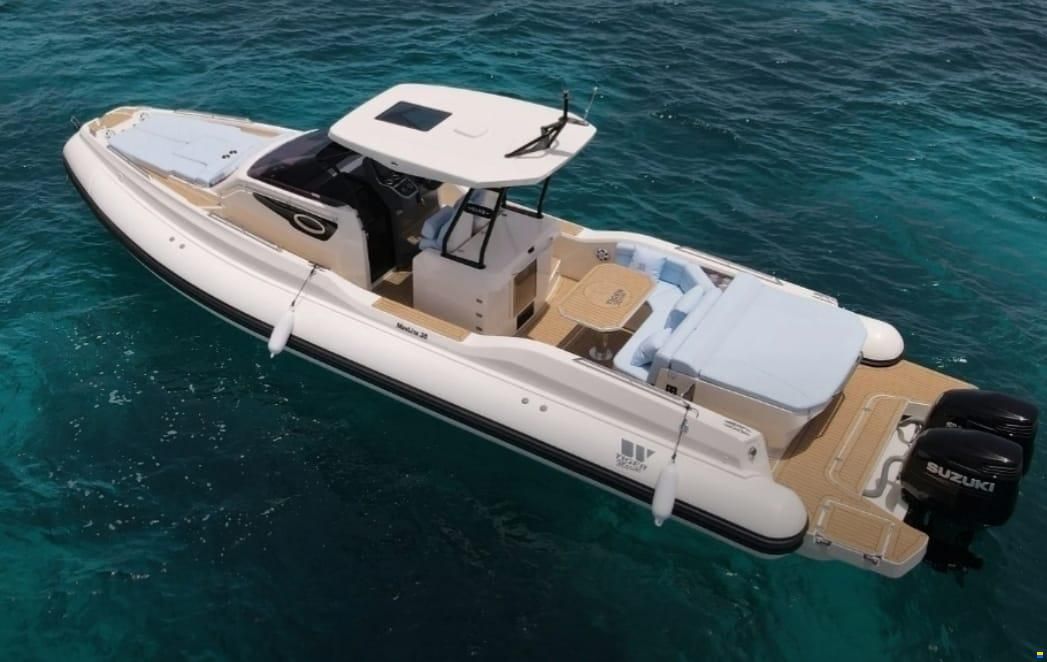 Manara Maxiline 40 Cabin