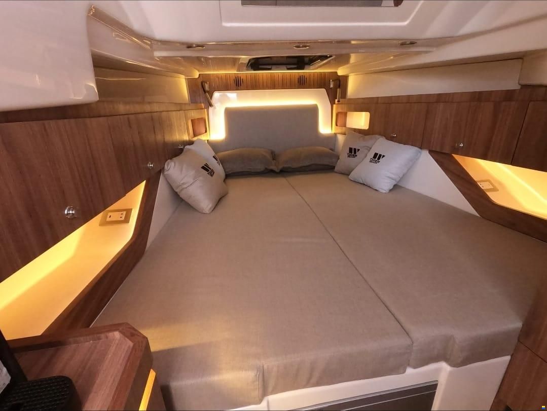 Manara Maxiline 40 Cabin