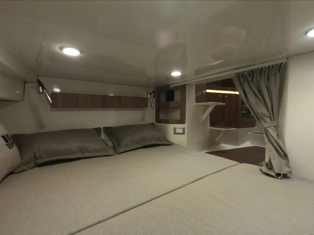 Manara Maxiline 40 Cabin