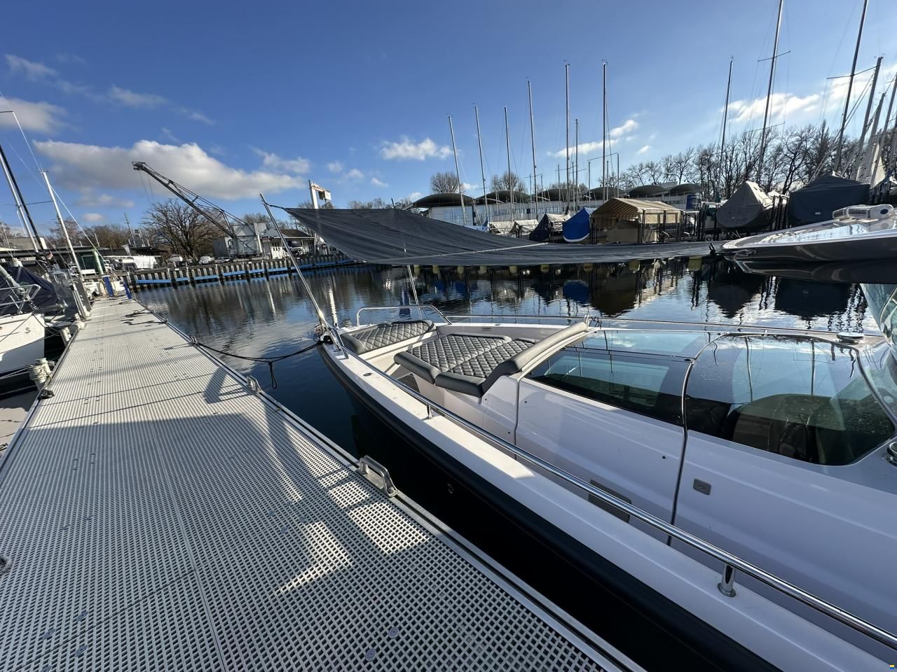 Axopar 37 Cross Cabin