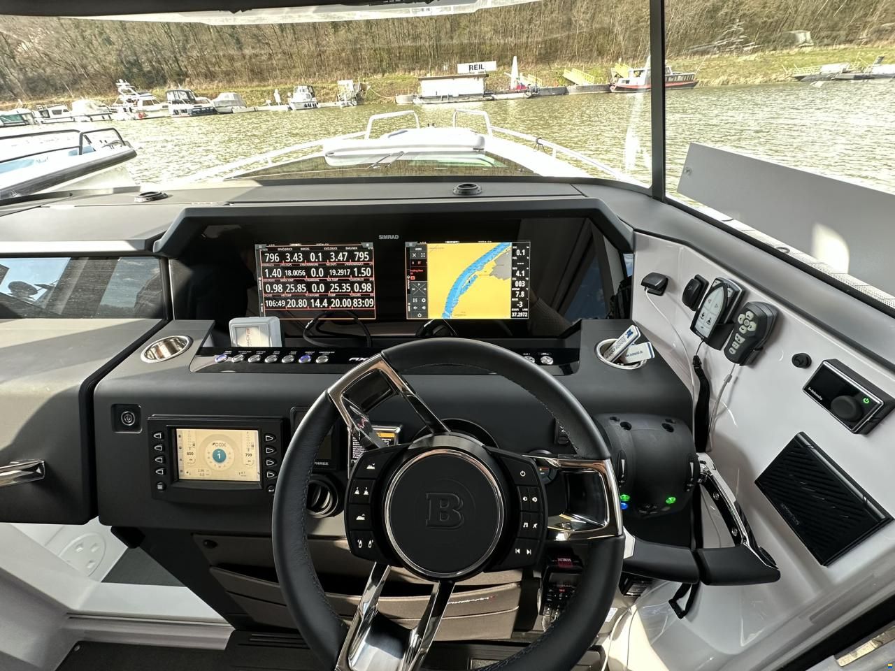 Axopar 37 Cross Cabin