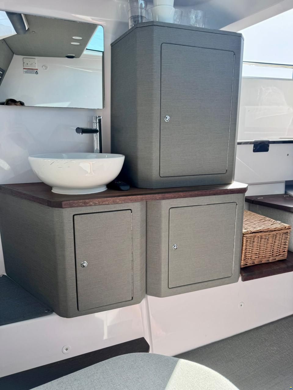 Axopar 37 Cross Cabin