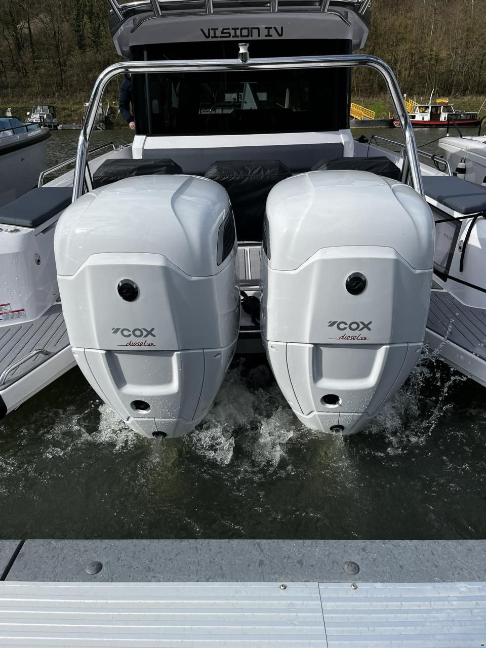 Axopar 37 Cross Cabin