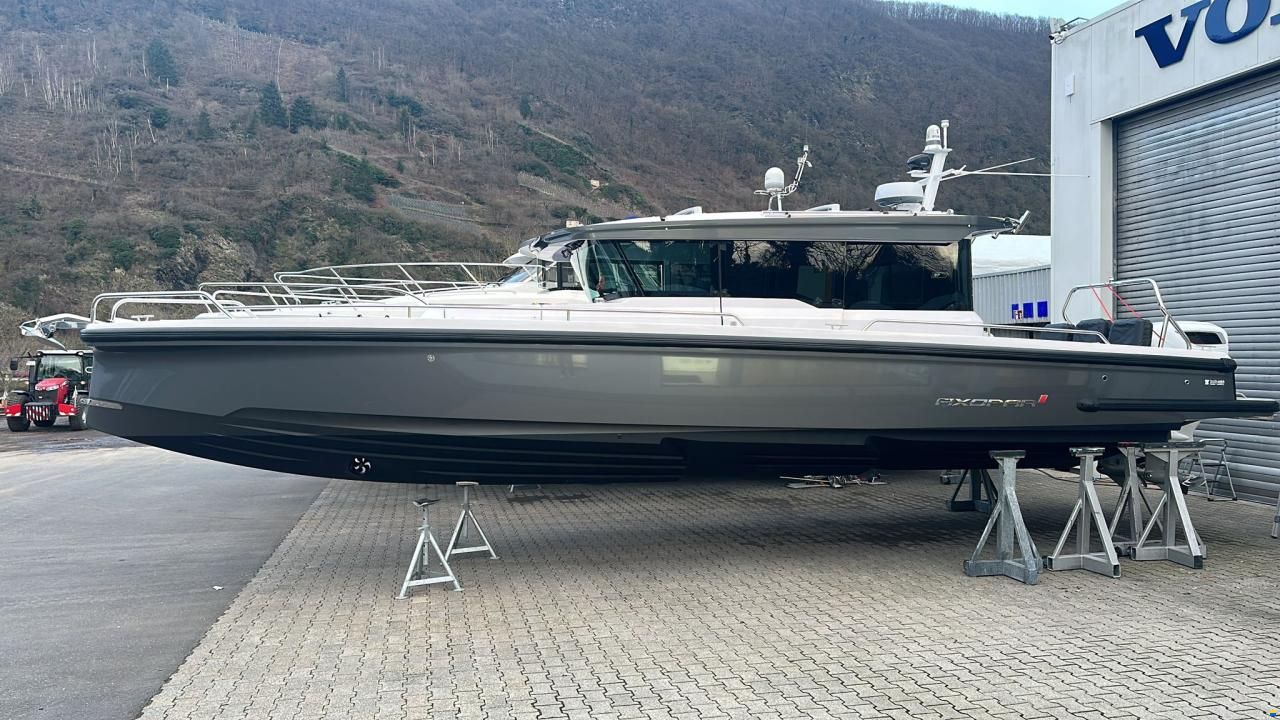 Axopar 37 Cross Cabin