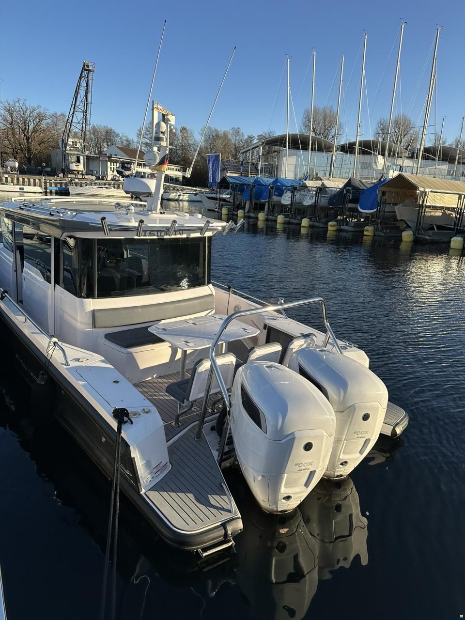 Axopar 37 Cross Cabin