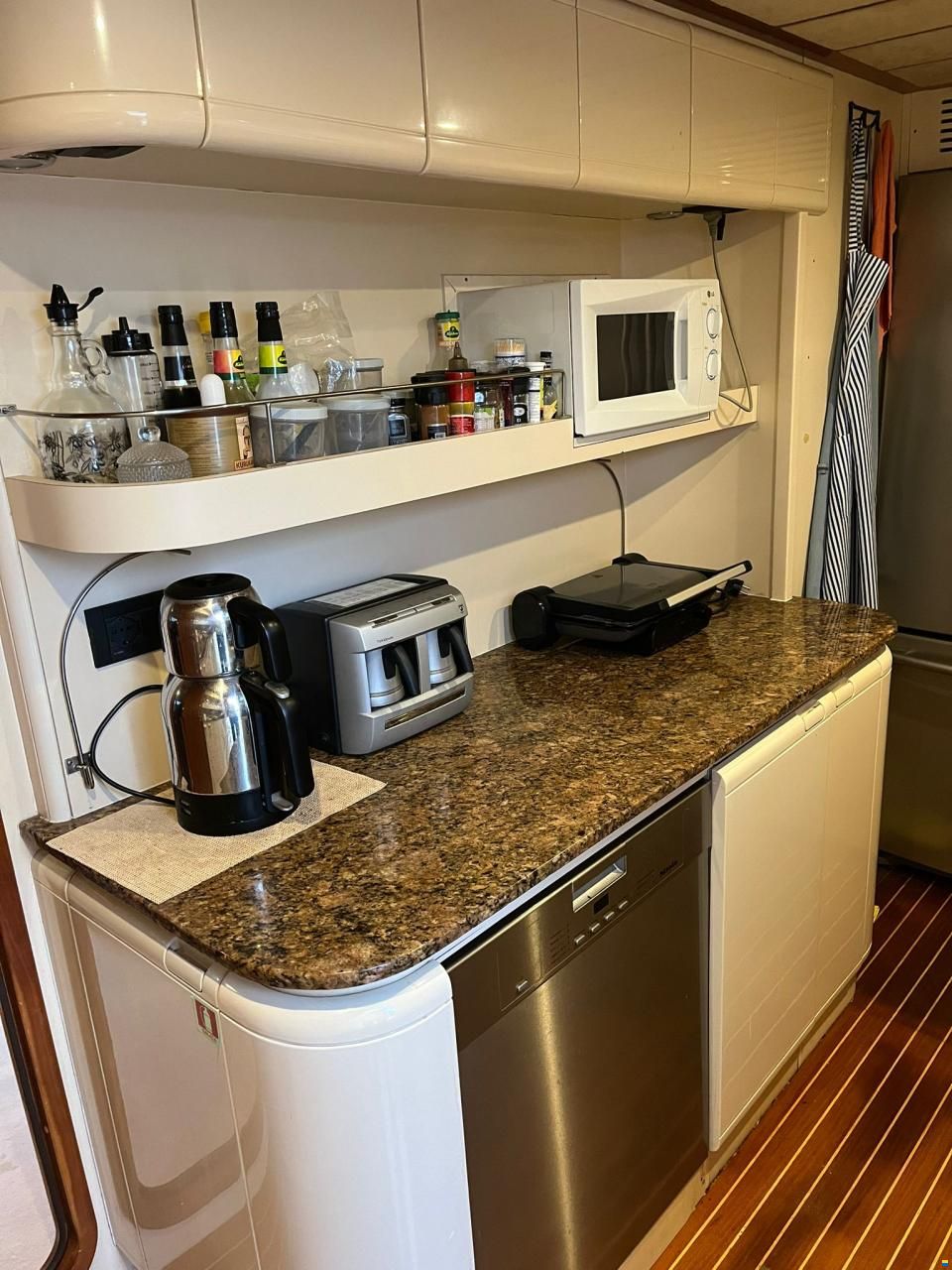 Ferretti 80