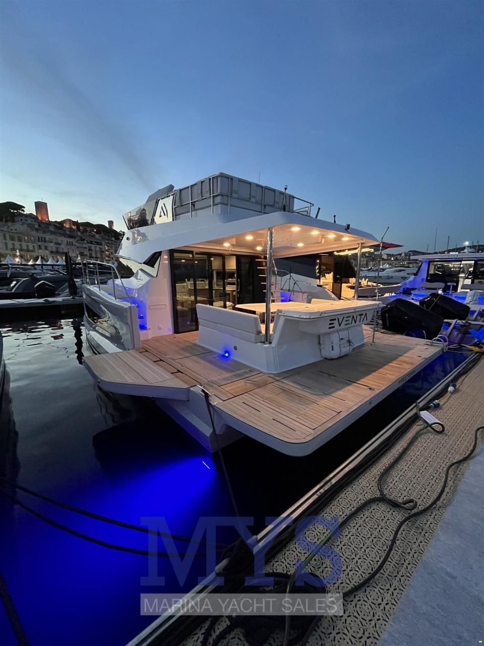 Aventura 38 FLY