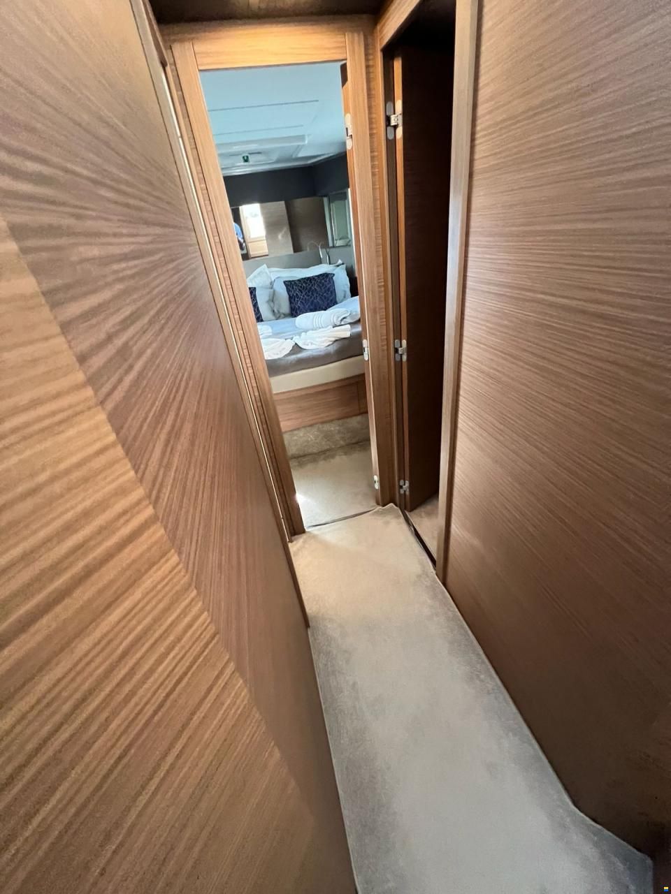 Ferretti 450