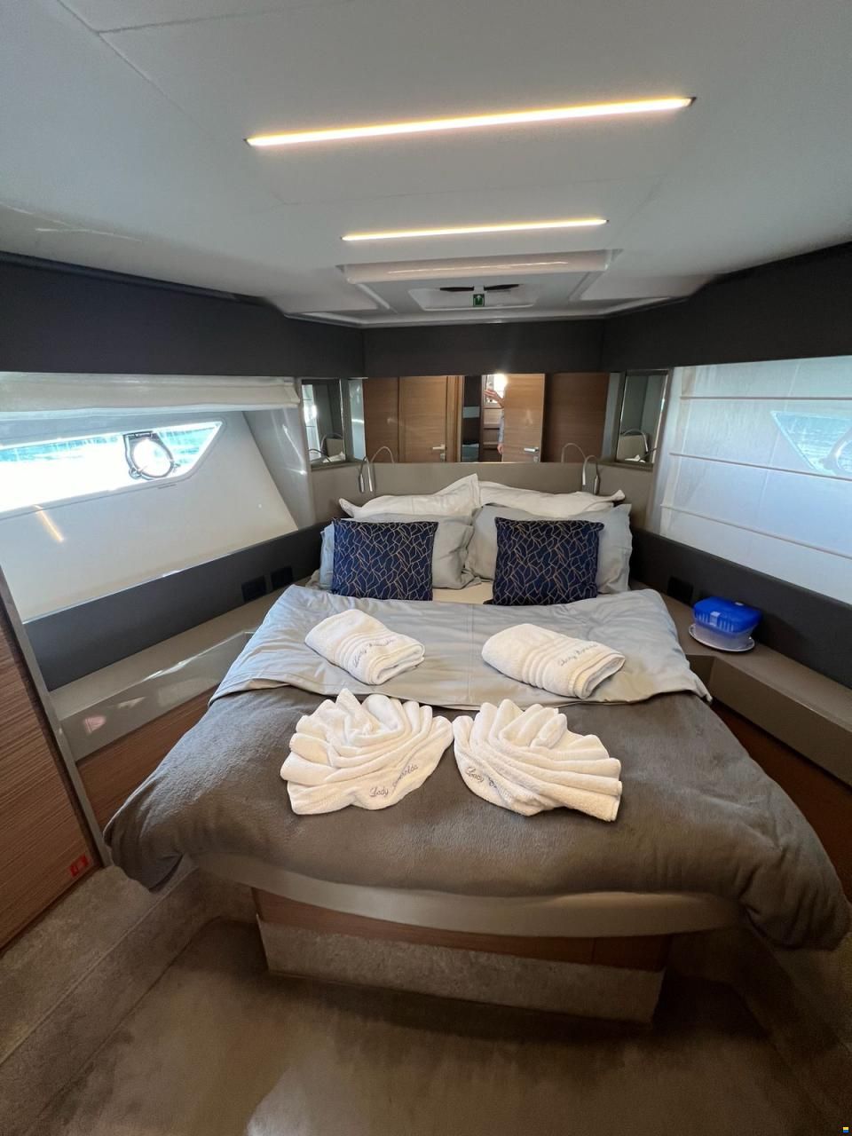 Ferretti 450