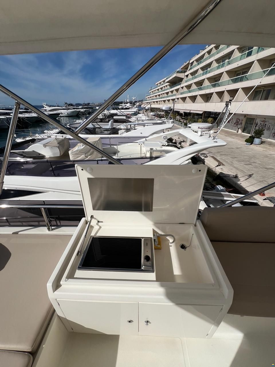 Ferretti 450
