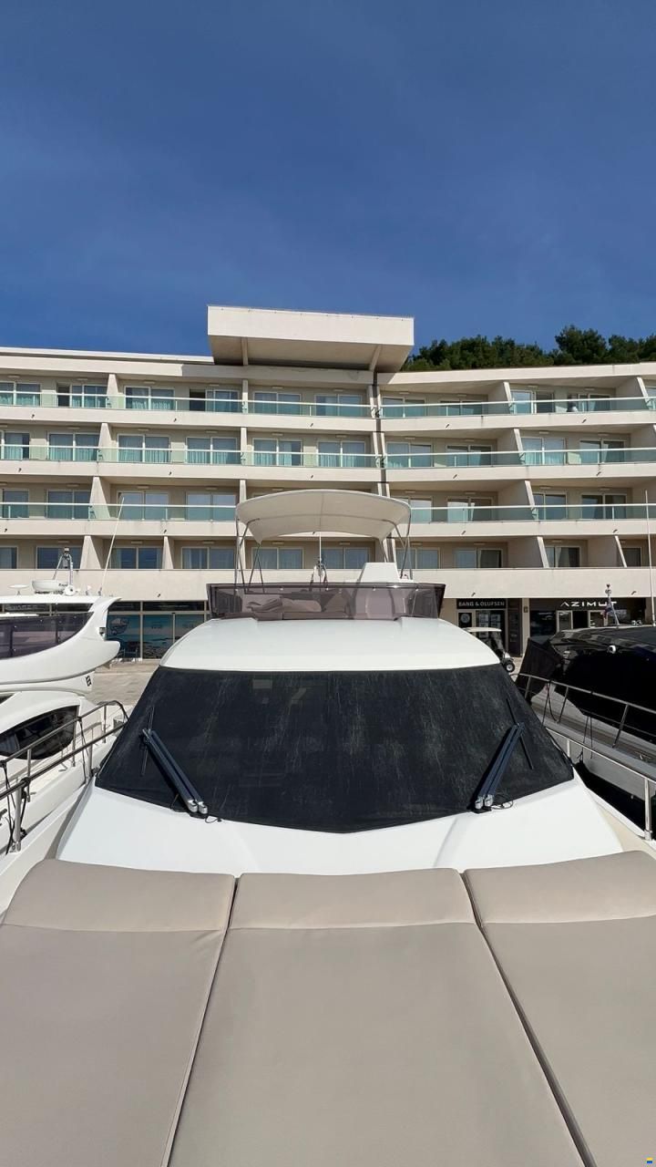 Ferretti 450