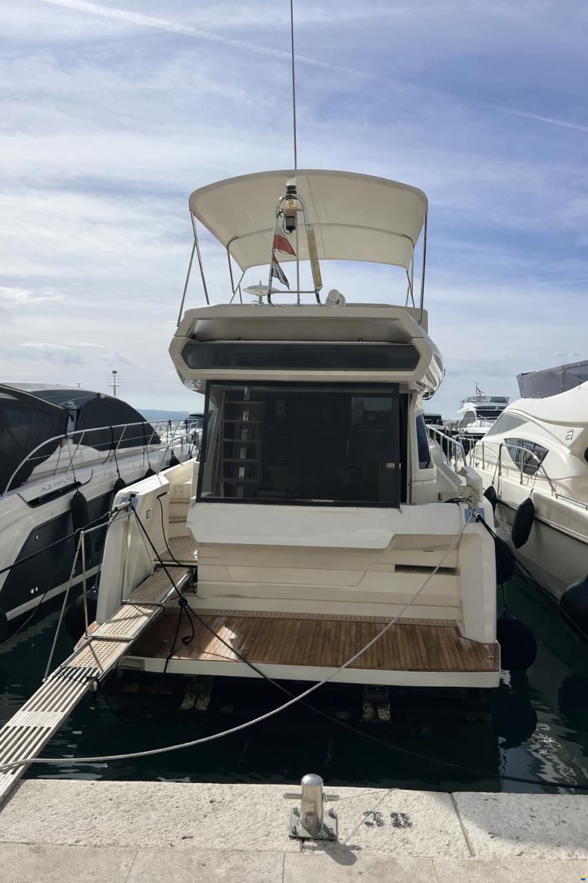 Ferretti 450