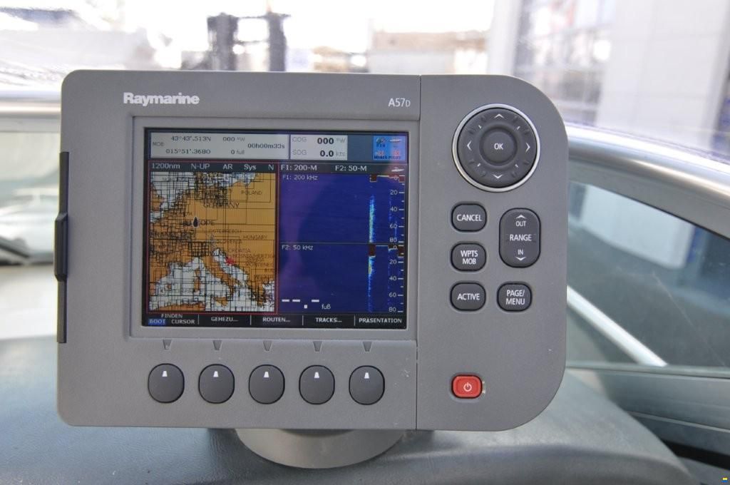 Crownline 765